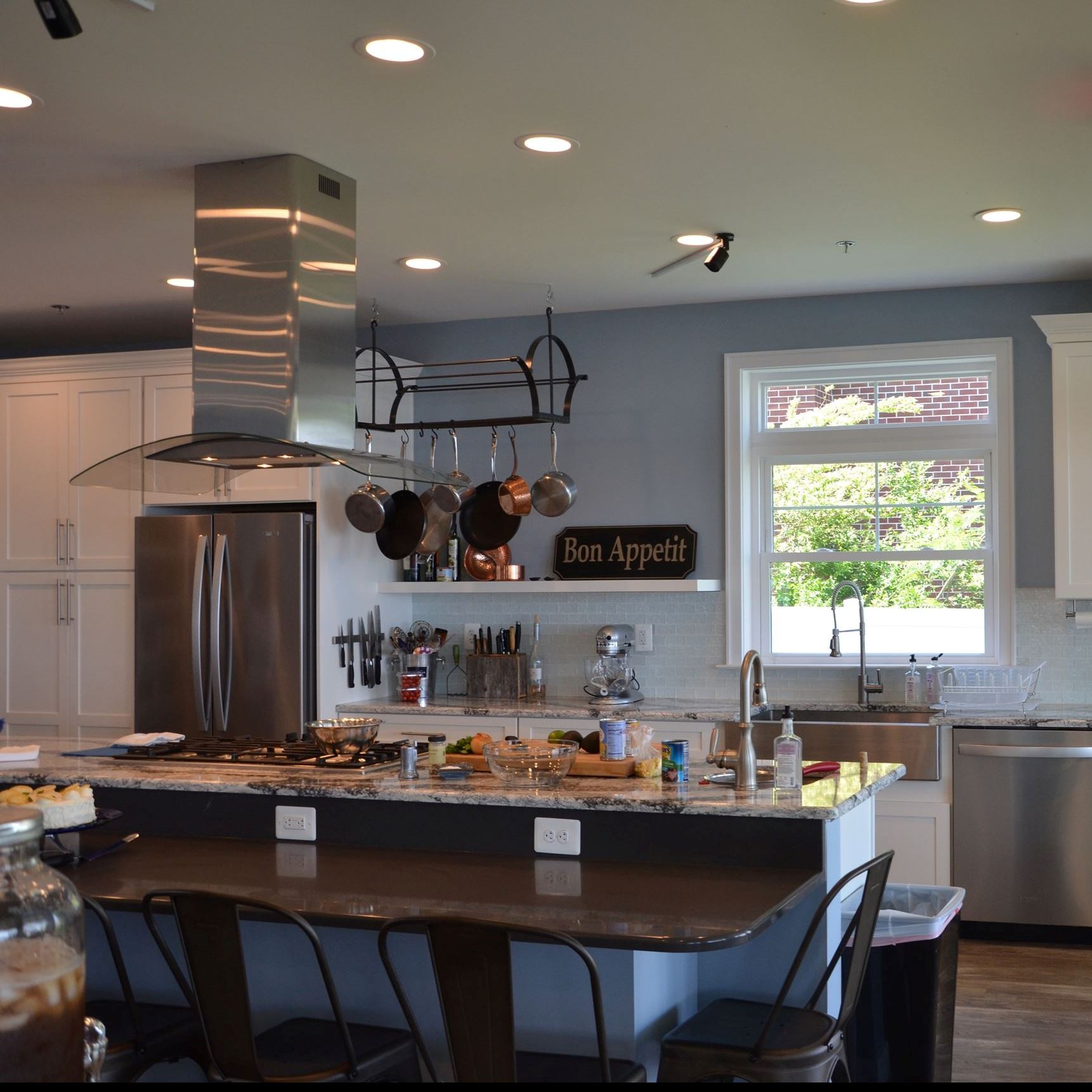 No Thyme to Cook Kitchen